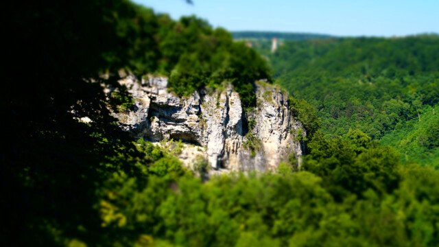 Felsen mit Blick zum Ödenwaldturm